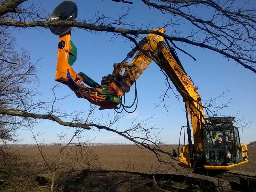 пила для обрізки гілок