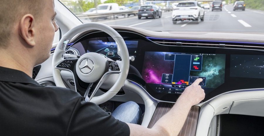 Mercedes-Benz представляет инновационный автопилот