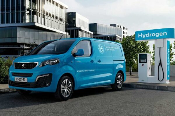 Peugeot E-Expert Hydrogen заряжается за 3 минуты на 400 км