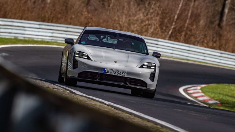 Porsche Taycan вновь самый быстрый среди серийных электромобилей