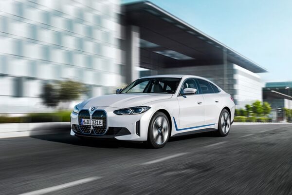 Выйдет удешевленная версия электромобиля BMW i4