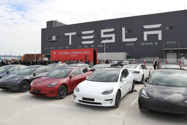 Илон Маск празднует 3 млн выпущенных автомобилей Tesla