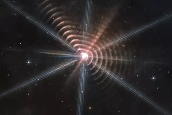 Телескоп Уэбба зафиксировал необычные кольца вокруг звезды WR 140