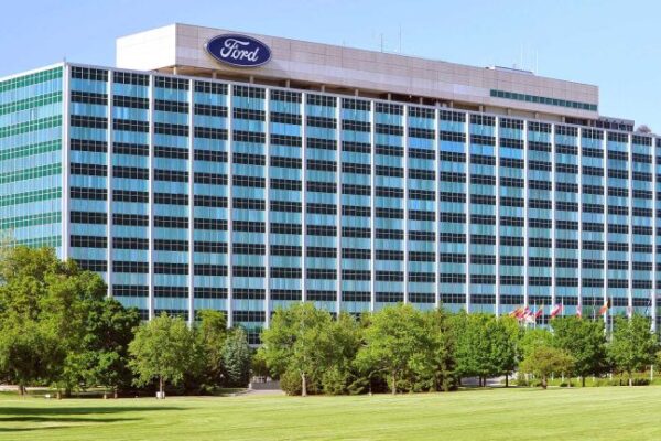 Ford сократит 3000 сотрудников из-за перехода на электромобили