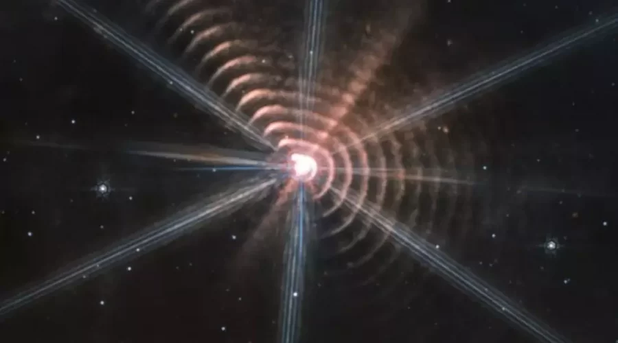 Телескоп Уэбба зафиксировал необычные кольца вокруг звезды WR 140