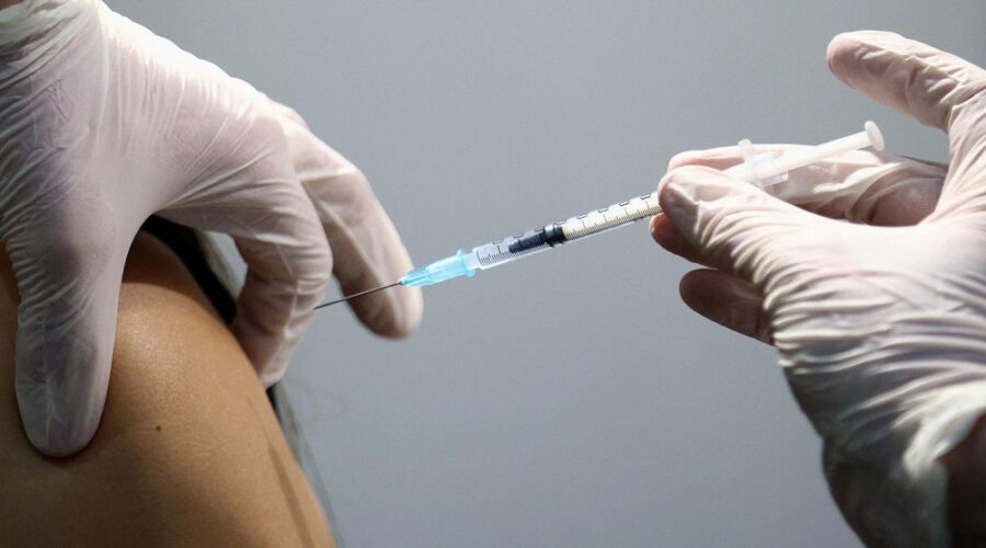 Украинцы в сентябре смогут сделать четверную прививку от COVID-19