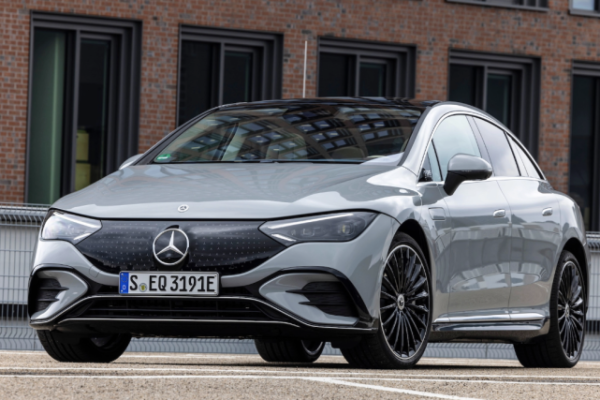 Mercedes-Benz введет платную подписку на обновление ПО электромобилей