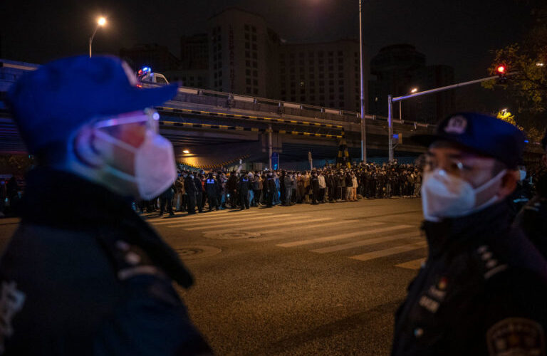 Китайцы требуют отставки Си Цзиньпина и усиливают протесты