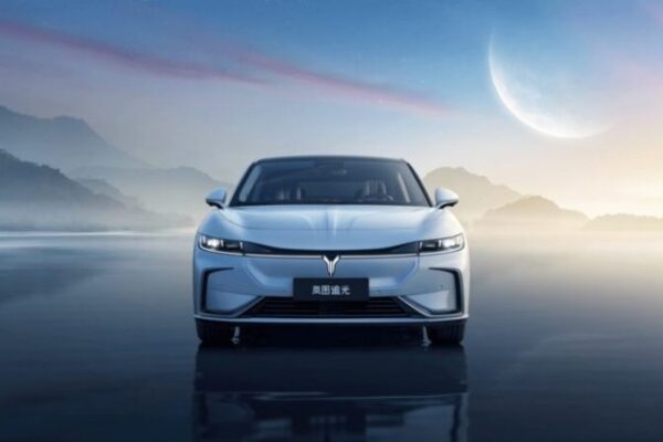 Электромобиль Voyah Zhuiguang станет новым конкурентом Tesla Model 3