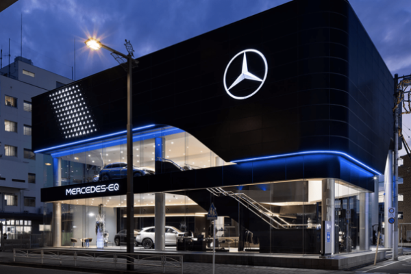 Mercedes-Benz открыл свой первый автосалон без автомобилей с ДВС