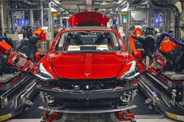Tesla поставила новый производственный рекорд в 2022 году