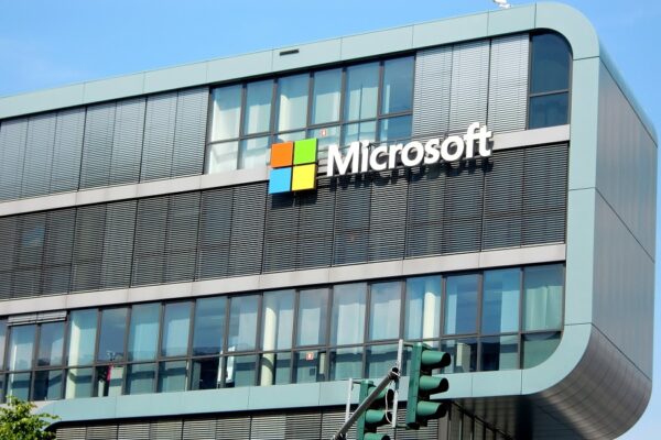Microsoft планирует выпустить первую ОС со встроенными ИИ-алгоритмами