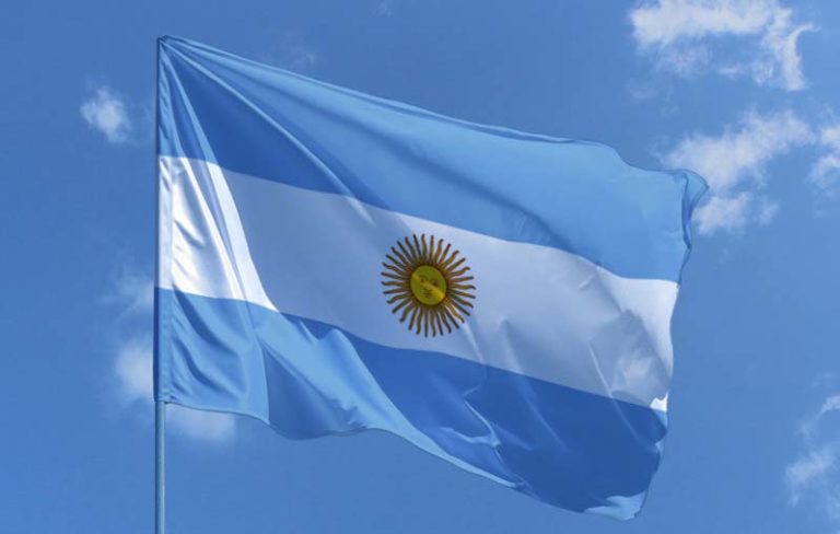 В Аргентине впервые за 30 лет инфляция превысила 100%