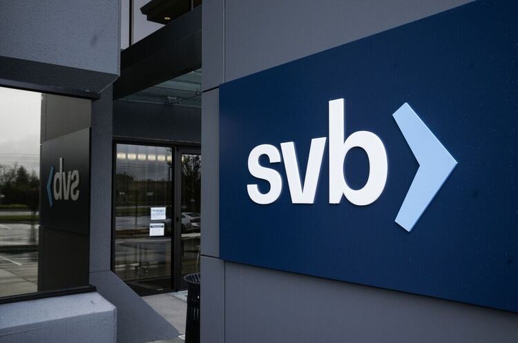 Мировые финансовые акции потеряли $465 млрд стоимости из-за краха банка SVB